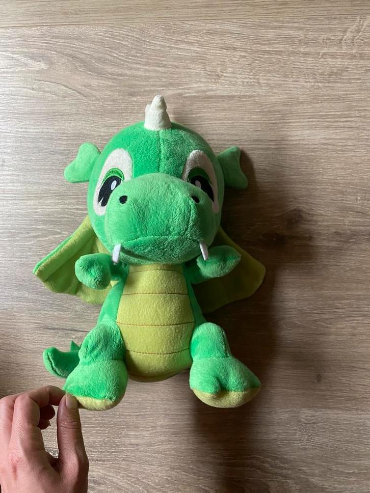 Doudou dragon vert de 33 cm de haut., Enfants & Bébés, Jouets | Peluches, Comme neuf, Enlèvement ou Envoi
