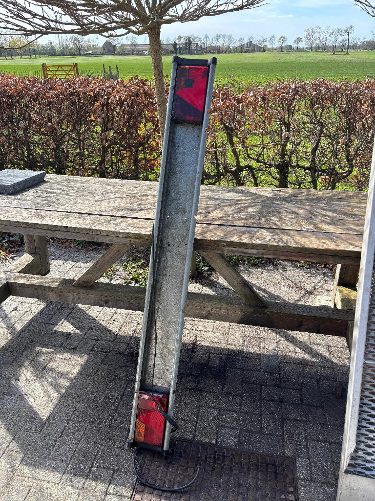 Lichtbalk voor aanhanger, Ophalen, Universele onderdelen