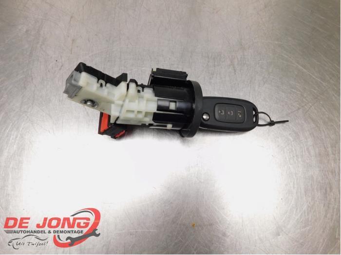Serrure de contact + clé d'un Renault Twingo, Autos : Pièces & Accessoires, Autres pièces automobiles, Renault, Utilisé, 3 mois de garantie