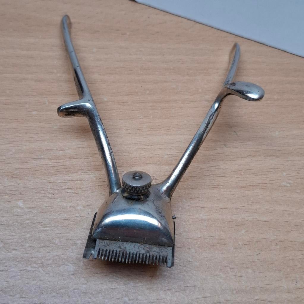 Tondeuse à main vintage portant le nom « NOLSIS »., Enlèvement ou Envoi