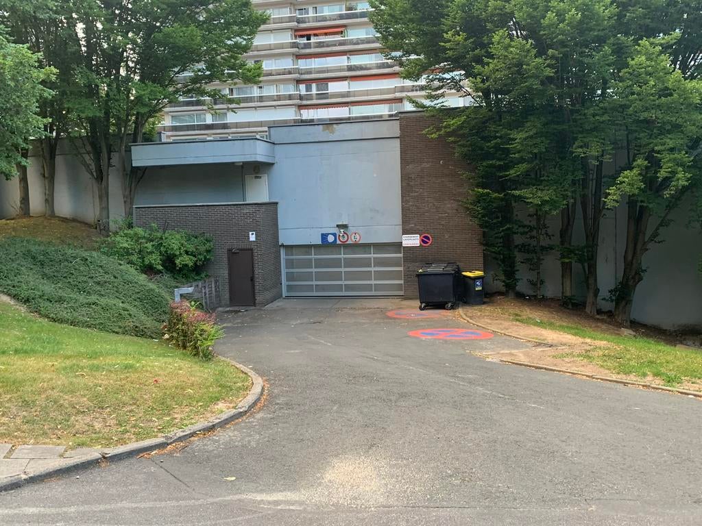 Garage box à louer - Woluwe - A côté du shopping, Immo, Garages & Places de parking, Bruxelles