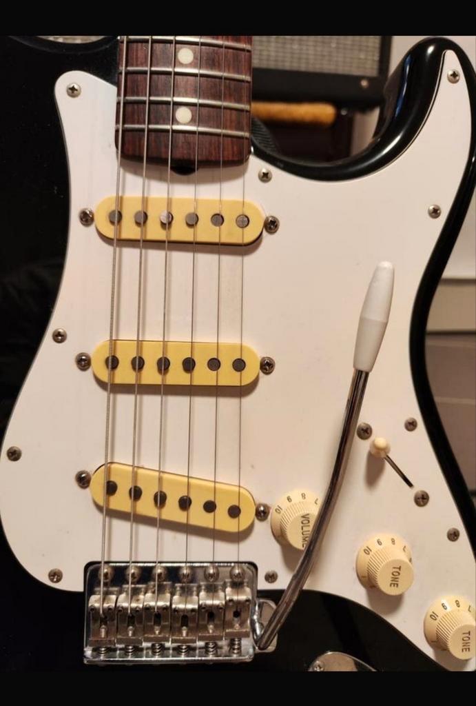 Stratocaster Squire '87, Musique & Instruments, Instruments à corde | Guitares | Électriques, Fender, Enlèvement