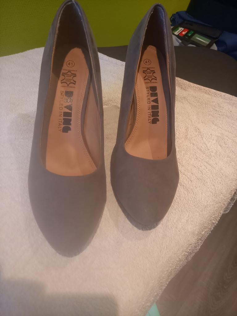 damesschoenen in nubuck, Kleding | Dames, Schoenen, Ophalen of Verzenden, Zo goed als nieuw, Schoenen met hoge hakken, Grijs