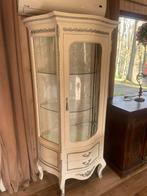 Glazen kastje met een vertje verf werk, Ophalen