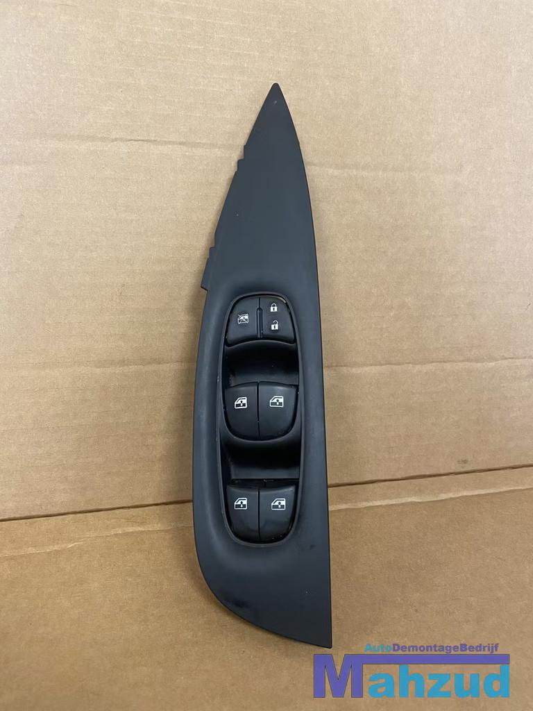 NISSAN QASHQAI 2 J11 Links raam schakelaar 2013-2021, Nissan Motor Co., Ltd., Takashima 1-chome 1-1
220-8686  Yokohama, Utilisé