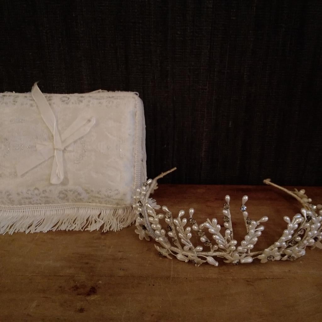 Ancien coussin de mariée avec couronne et anneau, Antiquités & Art, Curiosités & Brocante, Envoi
