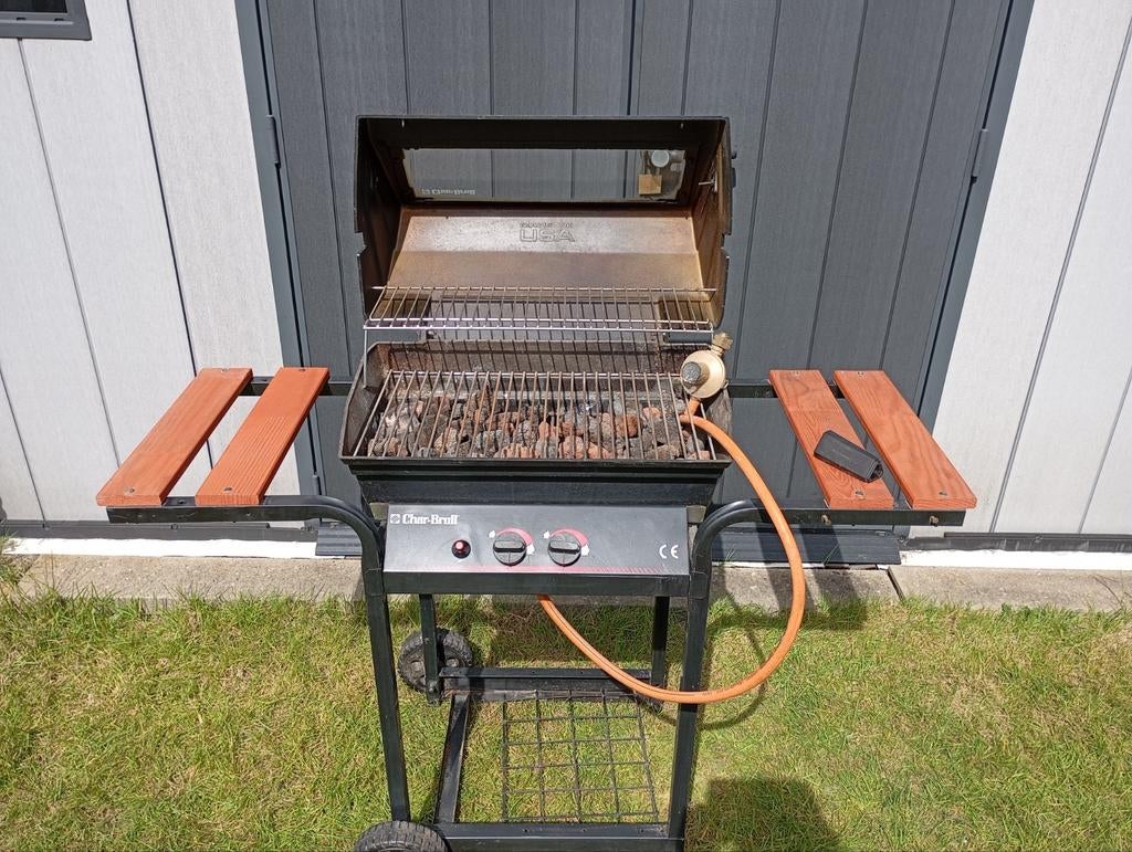 " Char - Broil " Gasbarbeque op Lavastenen.. Model 5575/FR, Ophalen, Zo goed als nieuw, Char - Broil "