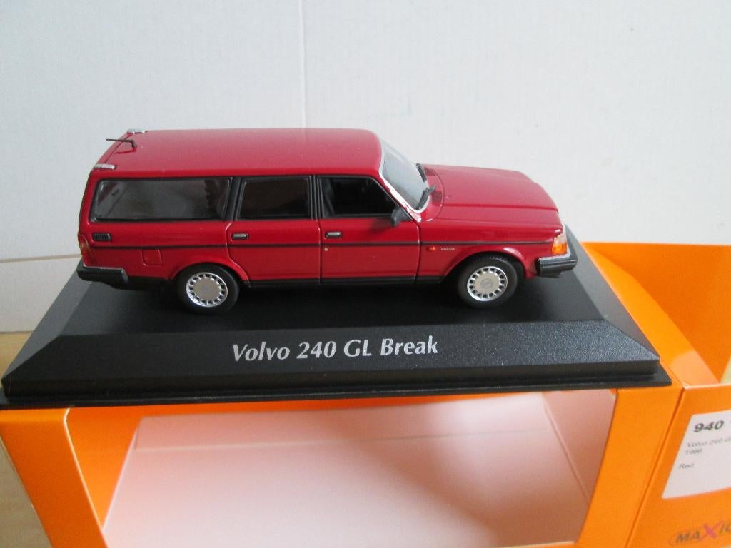 Maxichamps Volvo 240 GL Break rot 1:43, Enlèvement ou Envoi, Comme neuf, Voiture, MiniChamps
