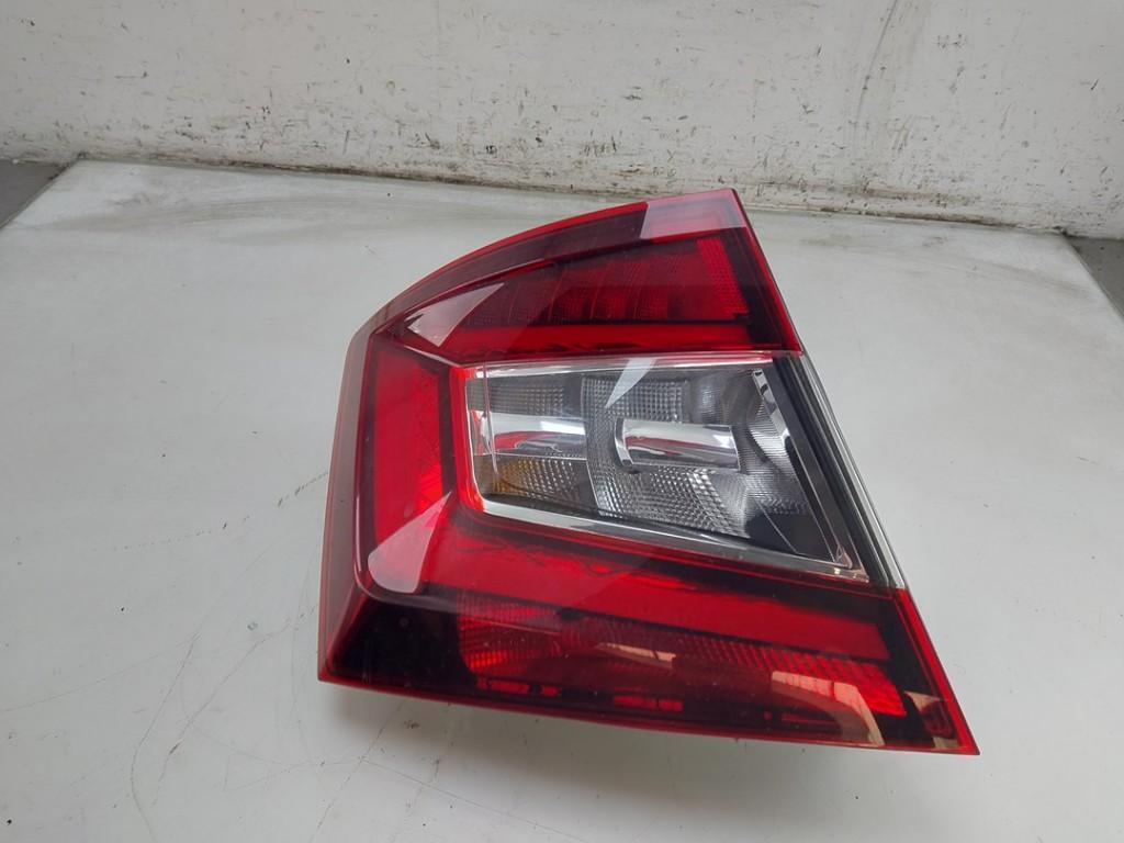 ACHTERLICHT LINKS Fabia III (NJ3) (|6V6945711|6V6945207|), Gebruikt, Info@skoda-auto.de, Skoda, Max-Planck-Straße  3-5
64331  Weiterstadt, DE