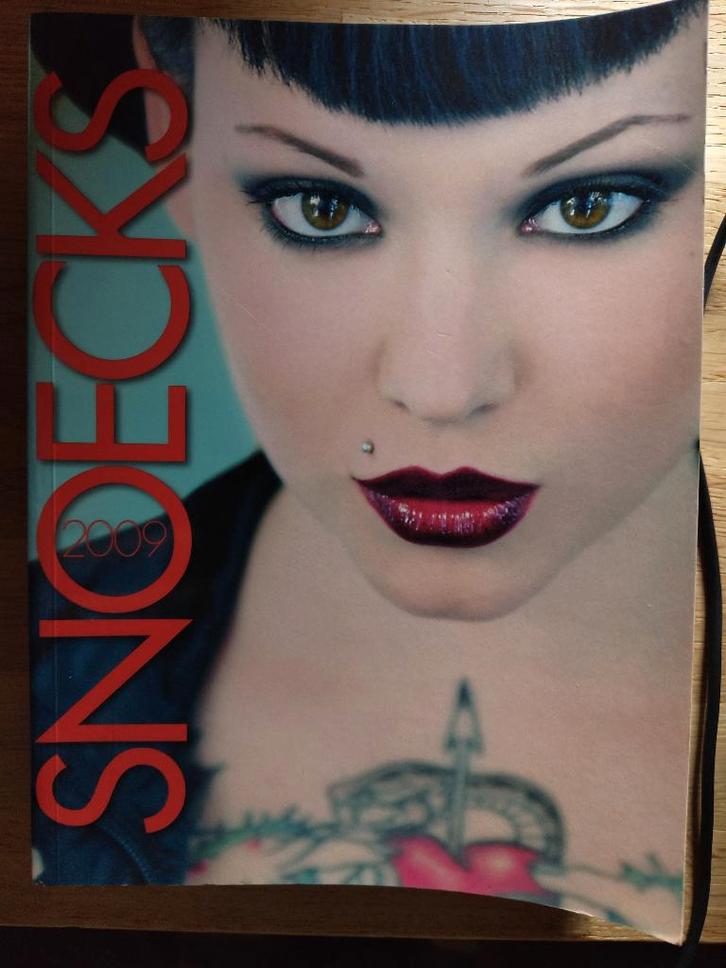 Snoecks 2009, Livres, Art & Culture | Photographie & Design, Comme neuf, Enlèvement ou Envoi