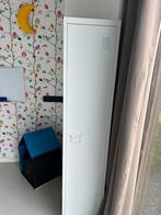 Leuk wit ijzeren oobergkastje, Ophalen, Zo goed als nieuw