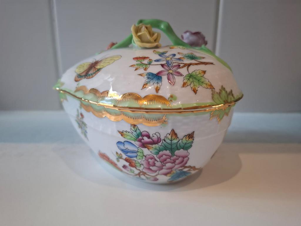 HEREND QUEEN VICTORIA BONBONNIÈRE, Antiek en Kunst, Ophalen of Verzenden