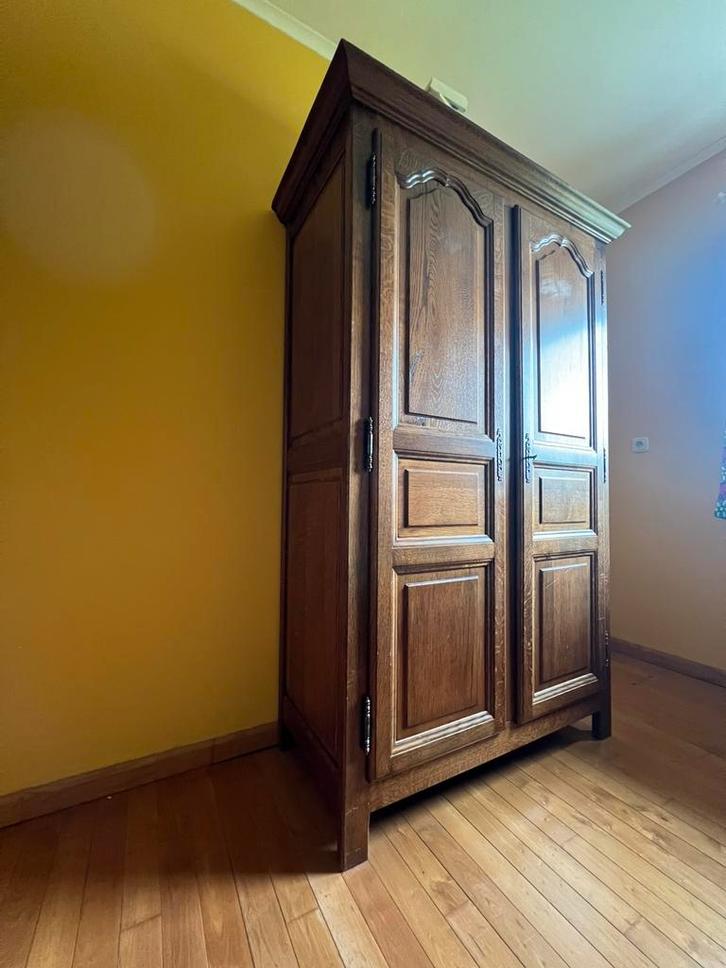 Grande armoire en bois massif, Maison & Meubles, Armoires | Dressoirs, Comme neuf, Chêne, Enlèvement