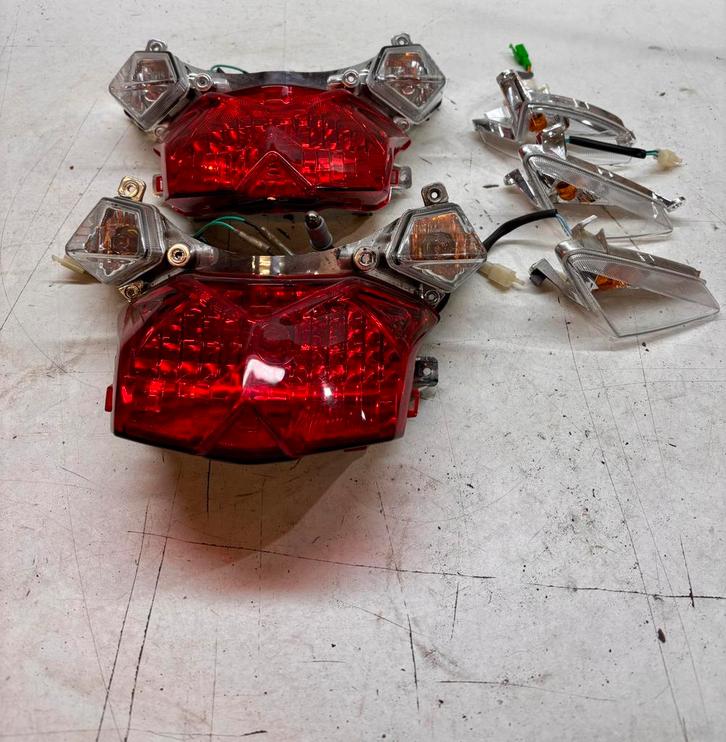 De nombreuses pièces Sym Orbit 3, Vélos & Vélomoteurs, Pièces de cyclomoteur | Scooters, Utilisé, SYM, Capot, Enlèvement ou Envoi