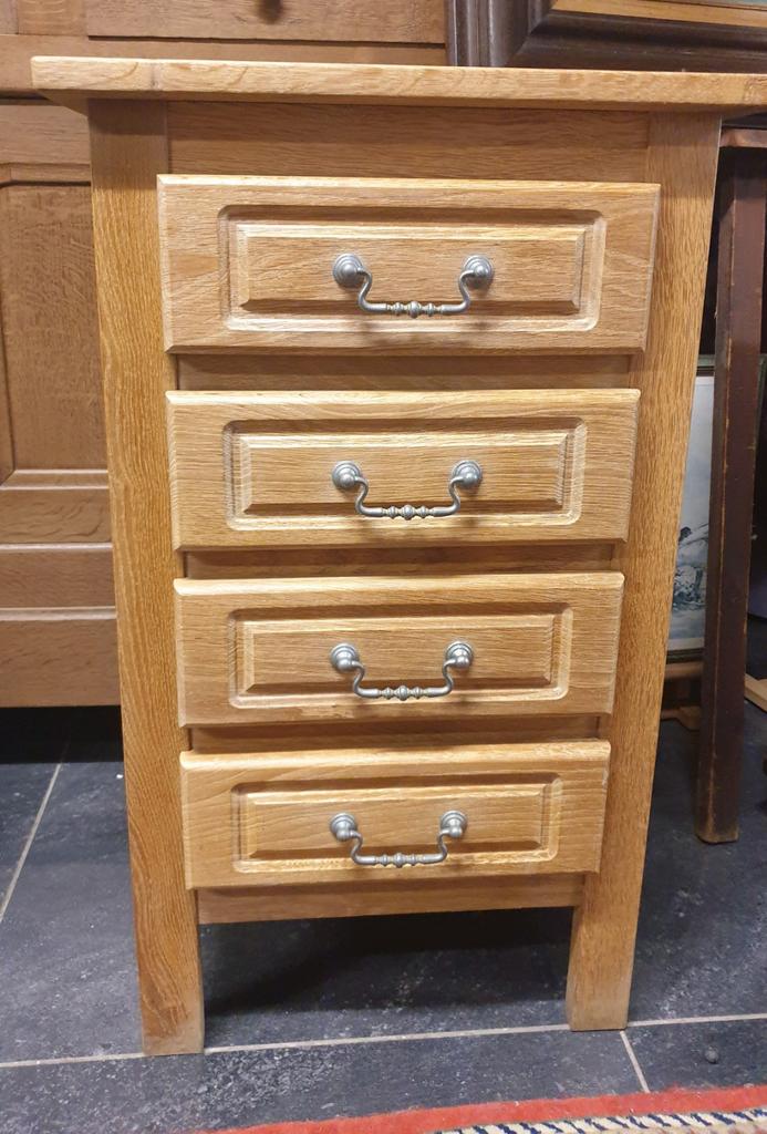 Commode classique en chêne, Maison & Meubles, Armoires | Commodes, Enlèvement