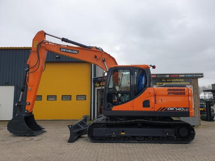 Develon DX140LC WE1058, Articles professionnels, Machines & Construction | Grues & Excavatrices, Excavatrice
