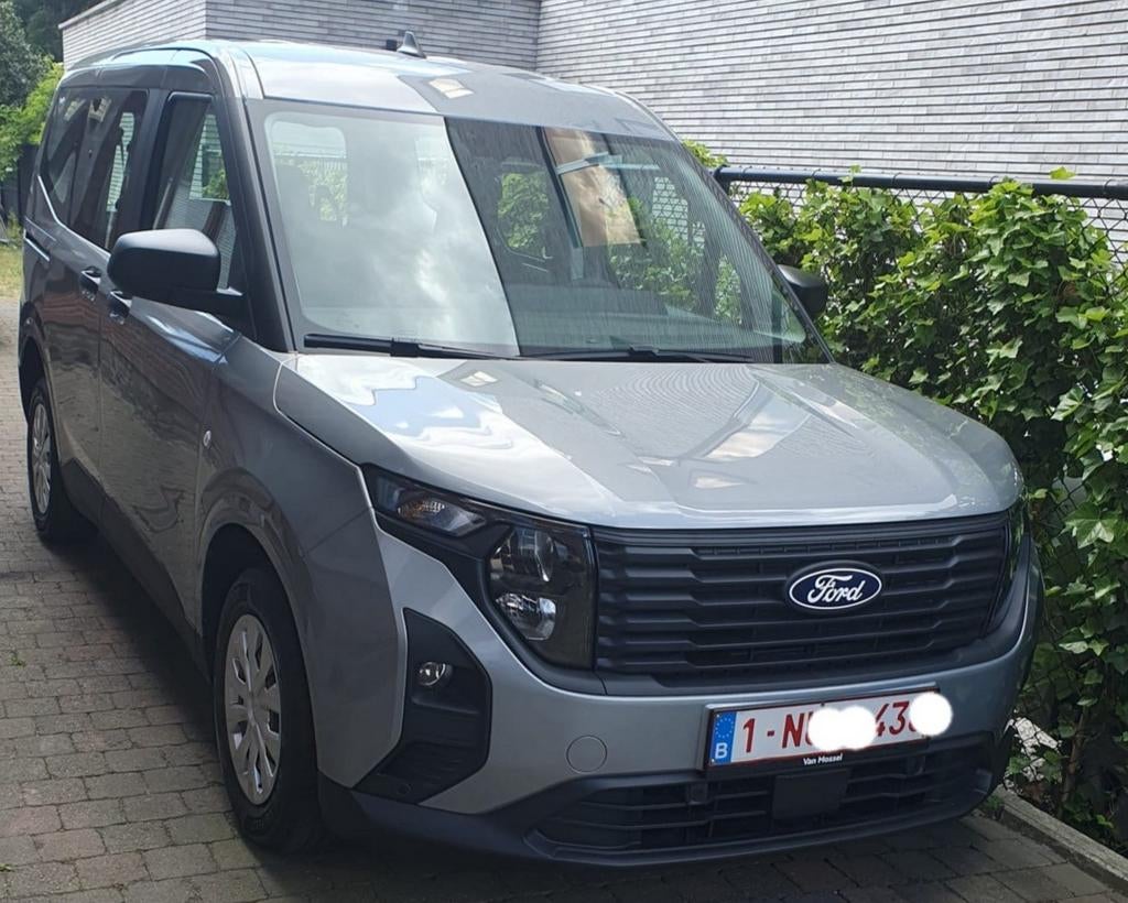 Ford Tourneo Courier 1.0 BENZINE  BJ  2025 .  2400km, Auto's, Land Rover, Particulier, ABS, USB, Benzine, Ophalen