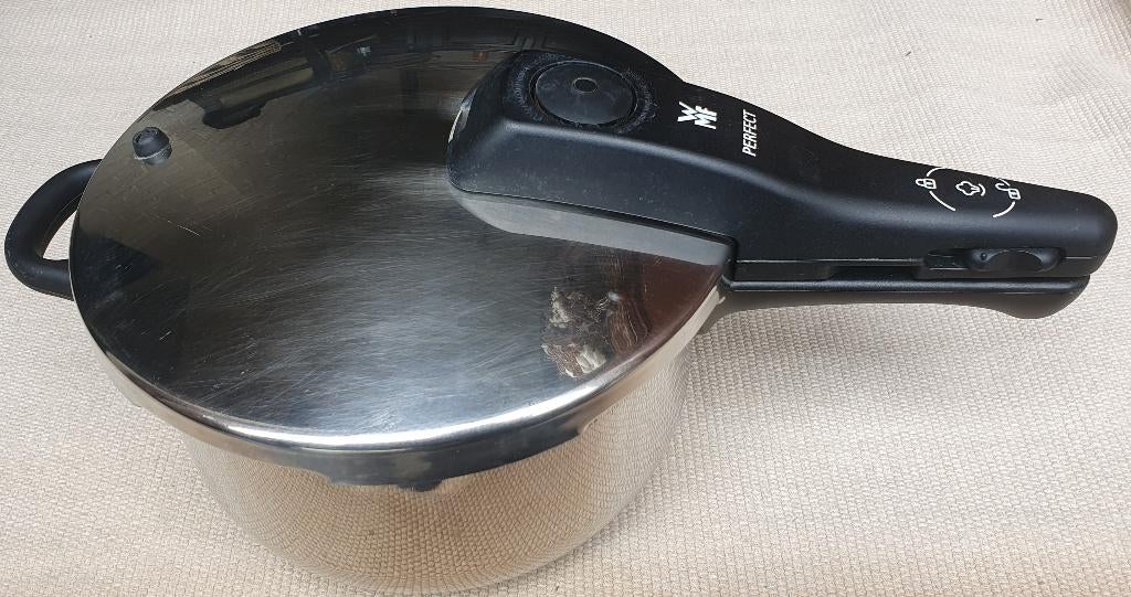 WMF Autocuiseur cocotte minute induction Perfect 4,5L Ø22cm, Huis en Inrichting, Keuken | Potten en Pannen, Gebruikt, Kookpan of Snelkookpan