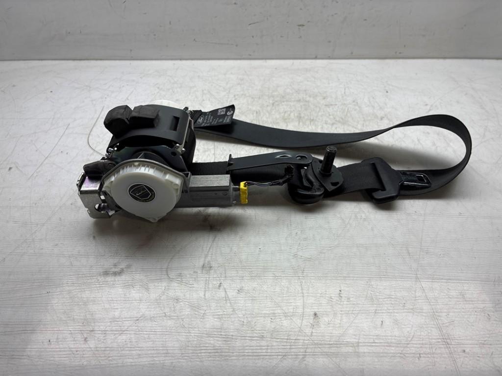 CEINTURE DE SECURITE AVANT GAUCHE Ford Fiesta 6 (JA8), Henry-Ford-Straße  1
50735  Köln, DE, Ford-Werke GmbH, Kunden@ford.com