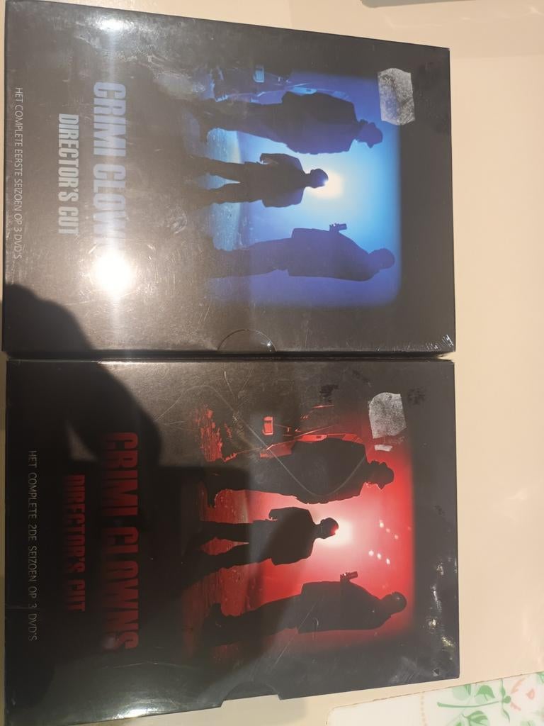 Crimi clowns compleet seizoen 1 en 2 geseald, CD & DVD, DVD | Néerlandophone, Enlèvement ou Envoi