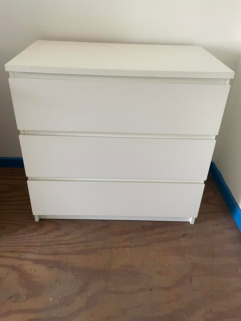 IKEA MALM kast wit – 3 legplanken  – goede staat, Enlèvement, Utilisé