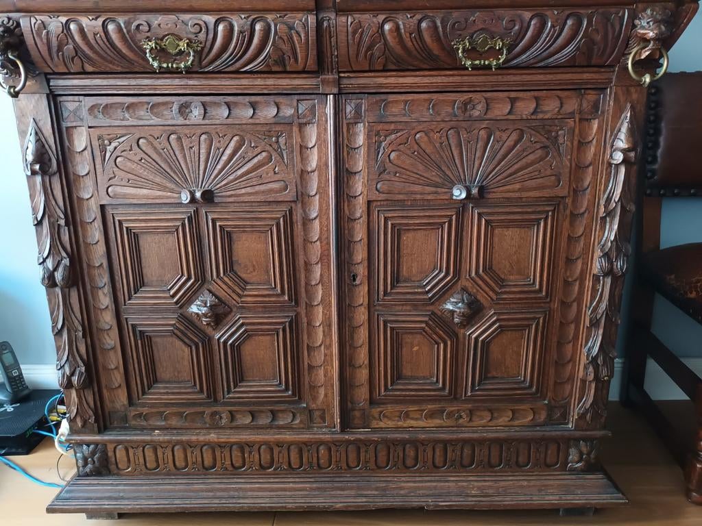 Commode/ buffet tête de lion, Antiquités & Art, Enlèvement