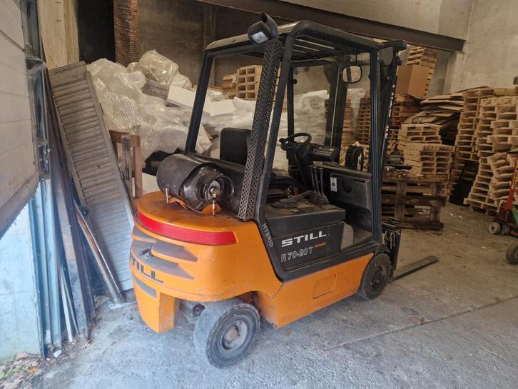 Chariot élévateur solide et fonctionnel, encore 2000 kg, Articles professionnels, Machines & Construction | Chariots élévateurs & Transport interne