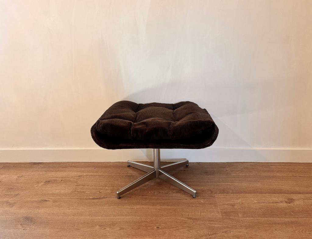 Vintage design voetbank poef chrome + bruin velours Ottoman, Ophalen, Vintage design, 50 tot 75 cm, Zo goed als nieuw