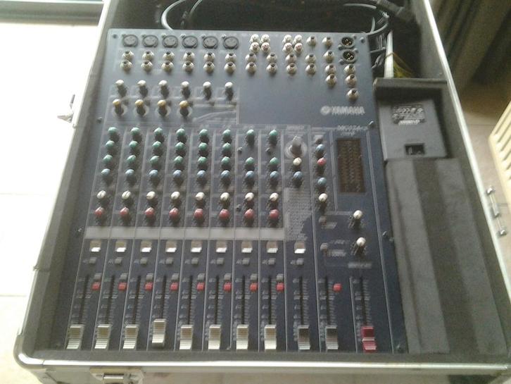Yamaha MG 124 CX mengpaneel / Roland JM8, Muziek en Instrumenten, Mengpanelen, Zo goed als nieuw, 10 tot 20 kanalen, Microfooningang