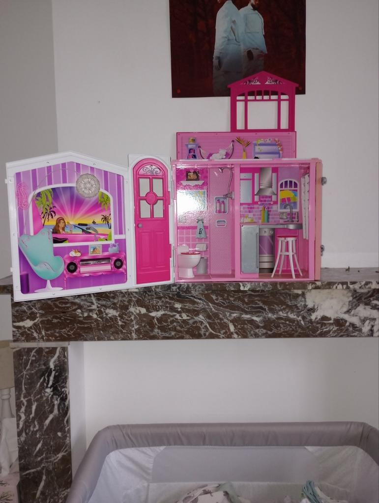 Maison barbie, Collections