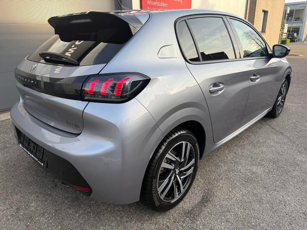 Peugeot 208 12PureTech 100 EAT8 ALLURE PACK, Auto's, Stof, Gebruikt, Zwart, 5 zetels