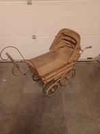 Kinderwagen in hout originele ijzeren wielen antieke doe bod, Ophalen of Verzenden