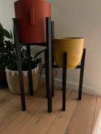 2 moderne Plantenstaanders zwart metaal, Ophalen, Vierkant, Zo goed als nieuw, Binnen