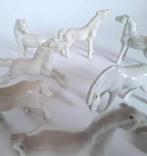 Petits chevaux en faïence blanche, Ophalen