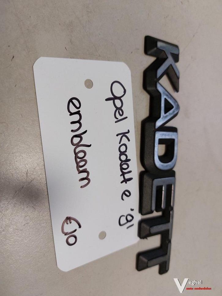 Opel Kadett E embleem '91, Autos : Pièces & Accessoires, Carrosserie & Tôlerie, Utilisé, Enlèvement ou Envoi