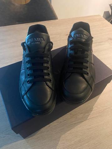 PRADA Leer Sneakers beschikbaar voor biedingen