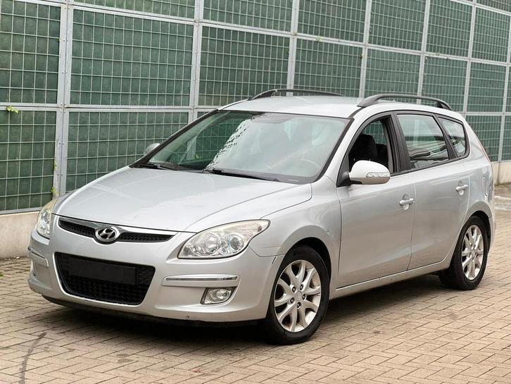 Hyundai I30 1.7 diesel, Autos, Hyundai, Entreprise, Achat, i30, Diesel, Euro 4, Break, 4 portes, Boîte manuelle, Argent ou Gris