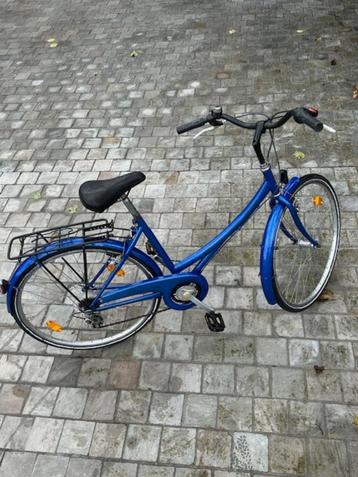 Meisjesfiets -blauw beschikbaar voor biedingen