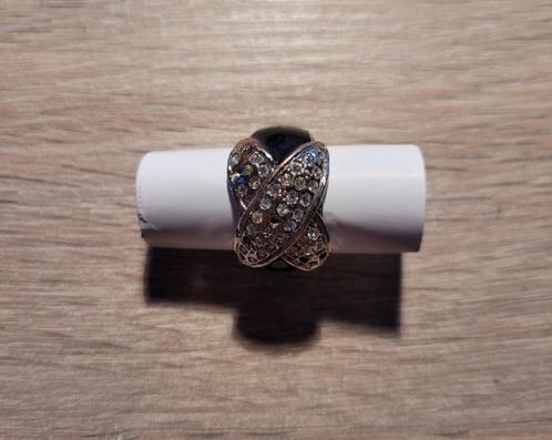 ring met steentjes, Handtassen en Accessoires, Ringen, Gebruikt, Dame, Zilver, Overige materialen, Met edelsteen, Met strass, Ophalen