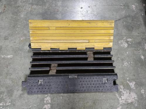Set kabeldoorvoeringen en rubberen kabelbeschermers - 20 stu, Doe-het-zelf en Bouw, Elektriciteit en Kabels, Gebruikt, Overige typen
