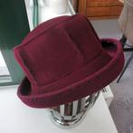 Dameshoedje 100%wol  aubergine, Ophalen of Verzenden, Zo goed als nieuw, Hoed
