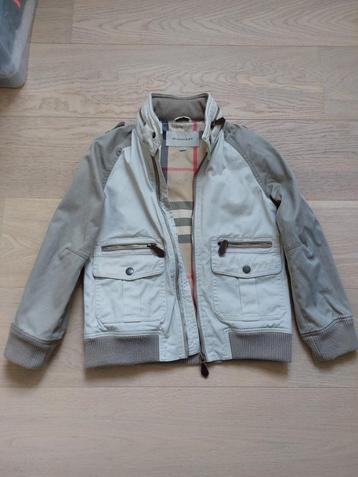 Veste Burberry 8 ans 126 cm disponible aux enchères