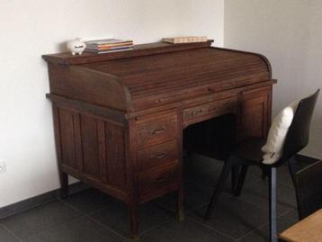Rolluik bureau met stoel. beschikbaar voor biedingen
