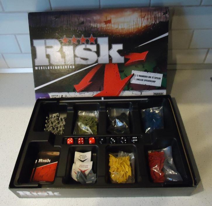 RISK Family van Parker in prima staat en compleet !, Hobby en Vrije tijd, Gezelschapsspellen | Bordspellen, Zo goed als nieuw