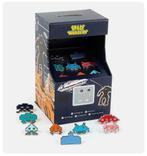 Official Space Invaders Arcade Collectors 8 Pin Badge boxed, Verzamelen, Nieuw, Ophalen of Verzenden