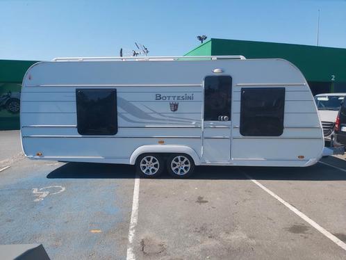 Tabbert bottesini 590 - bwjr 2020, Caravans en Kamperen, Caravans, Particulier, tot en met 4, 1500 - 2000 kg, Tabbert, Vast bed