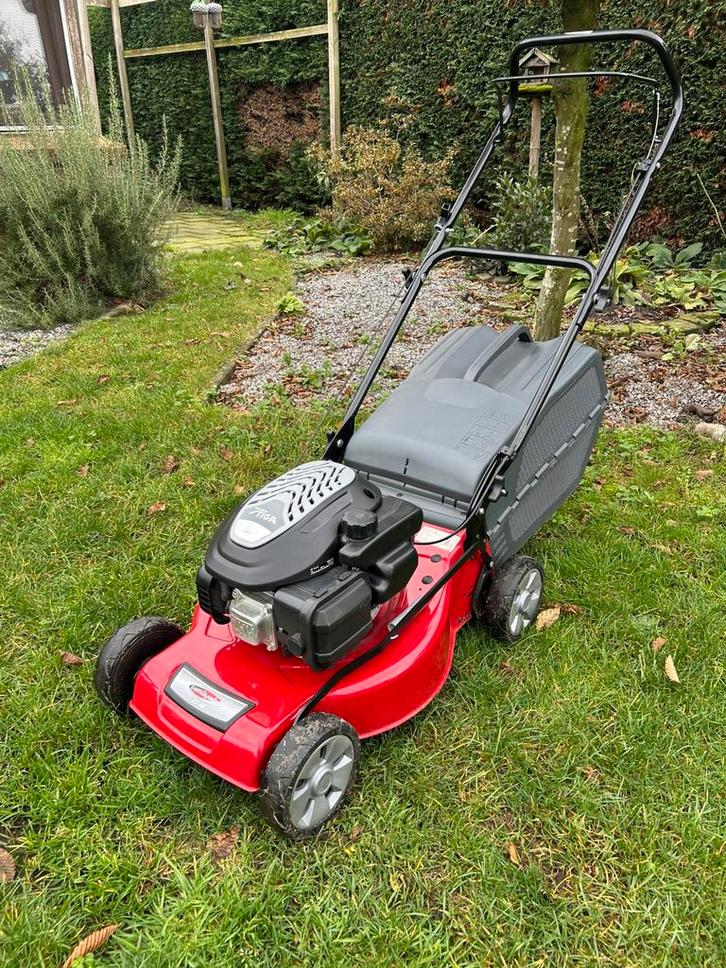 Nette grasmaaier stiga castlegarden, Tuin en Terras, Grasmaaiers, Zo goed als nieuw, Ophalen