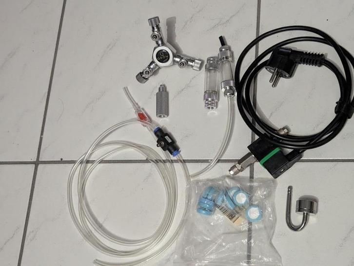 co2 uitbreidingsset voor 2 tot 3 aquaria / aquariums, Dieren en Toebehoren, Vissen | Aquaria en Toebehoren, Zo goed als nieuw