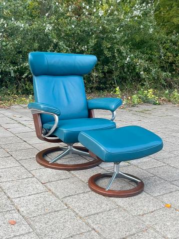 Sressless relax fauteuil met voetenbank beschikbaar voor biedingen