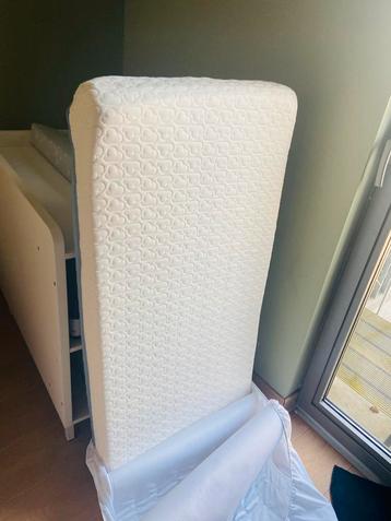 Premium baby matras 60x120 + hoeslaken – zo goed als nieuw beschikbaar voor biedingen